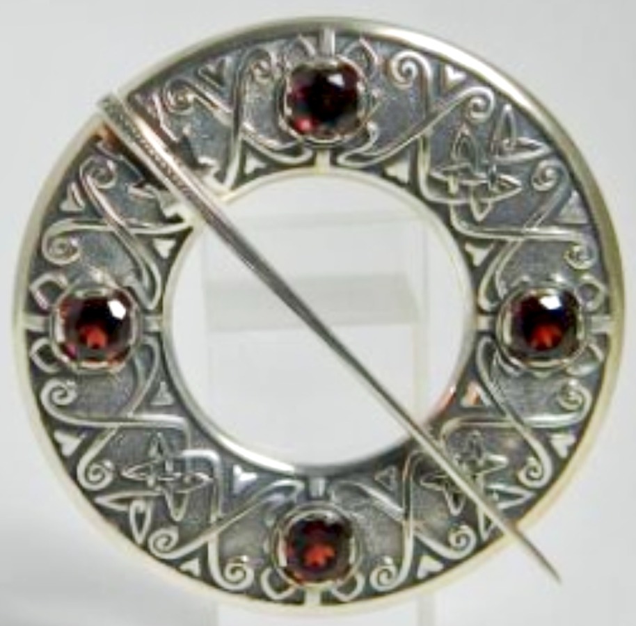 Skye Annular Brooch
